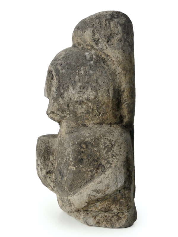 Statue Katoda Sumbanaise massive en pierre sculptée Timor (profil)