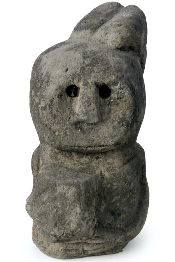 Statue Katoda Sumbanaise massive en pierre sculptée Timor (face)