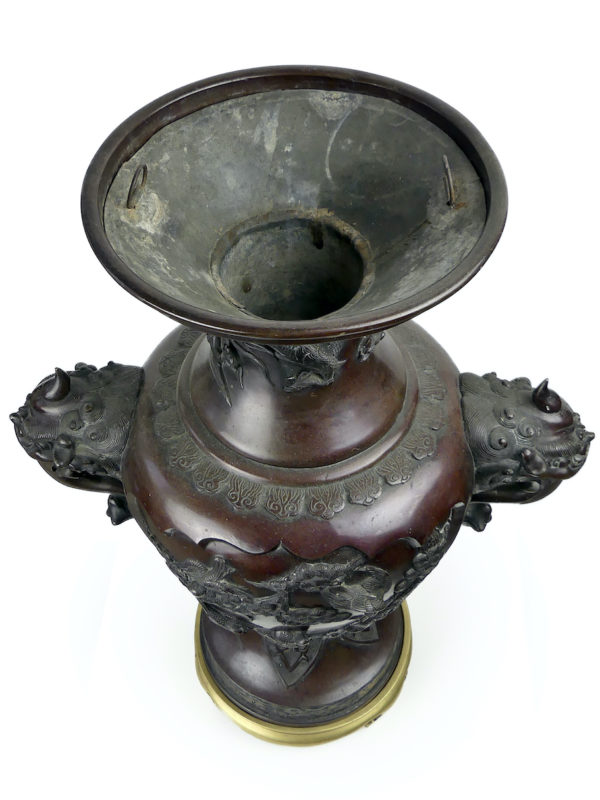 Encensoir monumental kōro japonais ancien en bronze et laiton (dessus)