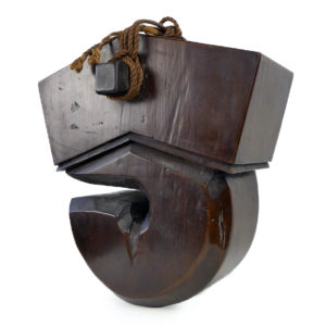 Jizai kagi porte-bouilloire Daikoku japonais Meiji en bois de keyaki (3/4)