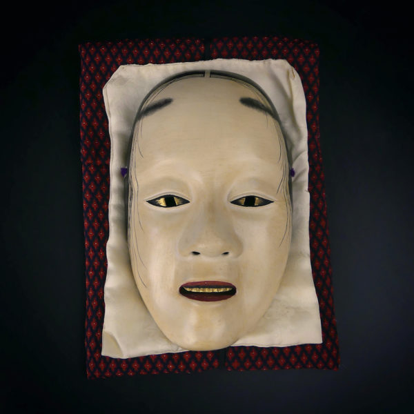 Masque Deigan signé femme aux yeux dorés Théâtre nô Ère Shōwa (face)