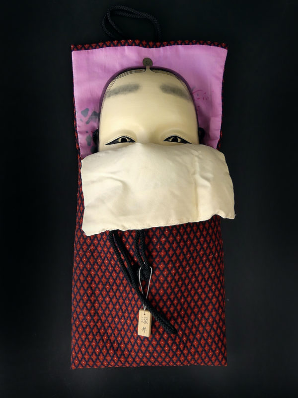 Masque Fukai femme triste aux 3 fossettes Théâtre nô Shōwa (sac)