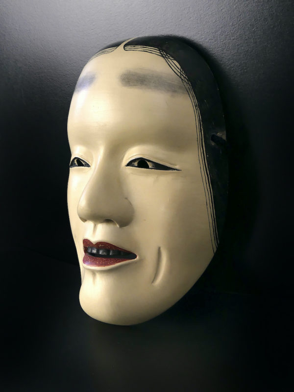 Masque Fukai femme triste aux 3 fossettes Théâtre nô Shōwa (3/4)