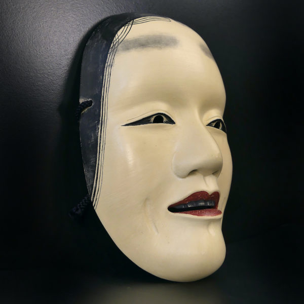 Masque Fukai femme triste aux 3 fossettes Théâtre nô Shōwa (3/4)