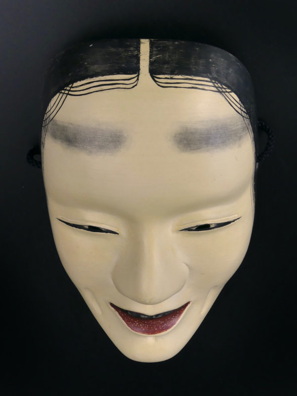Masque Fukai femme triste aux 3 fossettes Théâtre nô Shōwa (dessus)