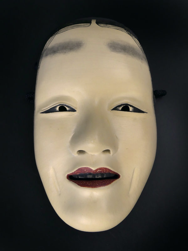 Masque Fukai femme triste aux 3 fossettes Théâtre nô Shōwa (face)