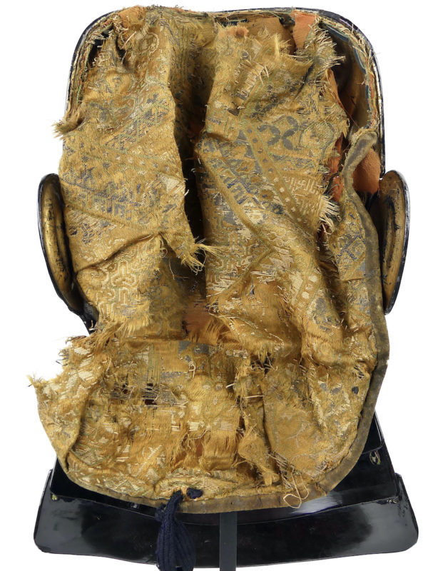 Somen de samouraï antique Edo XVIIIe en fer laqué noir et or sur socle (dos)