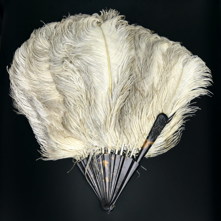 Imitation plume d'autruche - Gris vendu au mètre