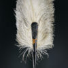 Éventail d’effeuilleuse en plumes d’autruche sur monture écaille (face plié)