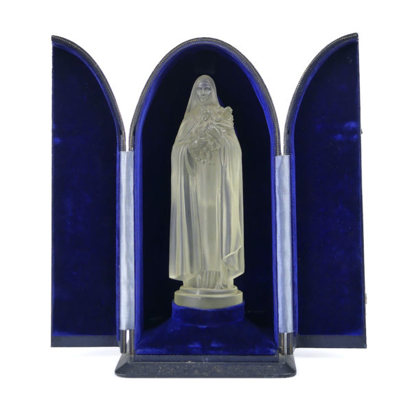 Statuette de Sainte Thérèse de Lisieux Art déco en verre dépoli dans niche lumineuse (face ouvert)