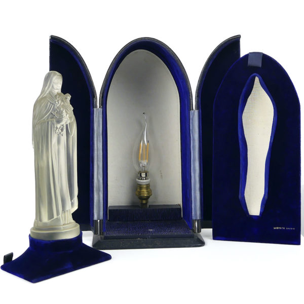 Statuette de Sainte Thérèse de Lisieux Art déco en verre dépoli dans niche lumineuse (ouvert)