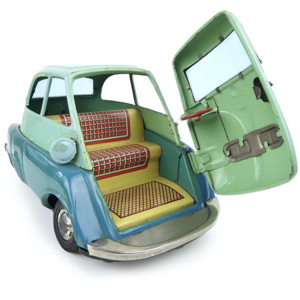 Isetta BMW à friction en tôle bleue des années 60 (3/4 ouvert)