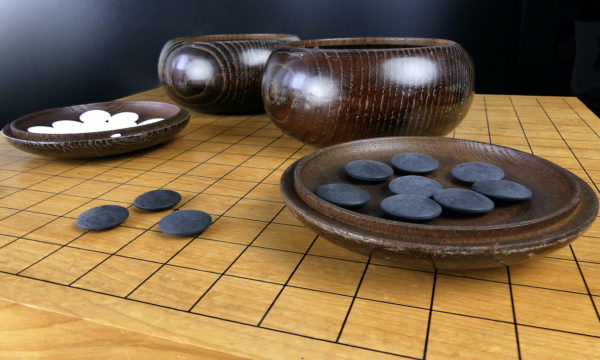 Jeu de go japonais goban massif et go-ishi Mi-XXe Shōwa (détail)