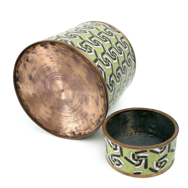 Pot cloisonné vert tendre noir et blanc en émail sur cuivre (3/4 ouvert)