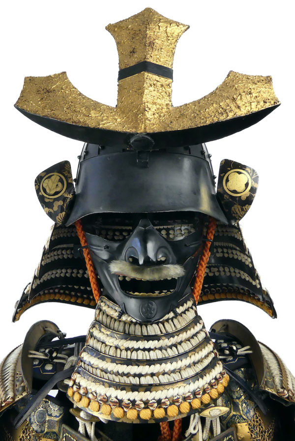 Yoroi noir et or armure de samouraï au kamon Takanoha (détail)