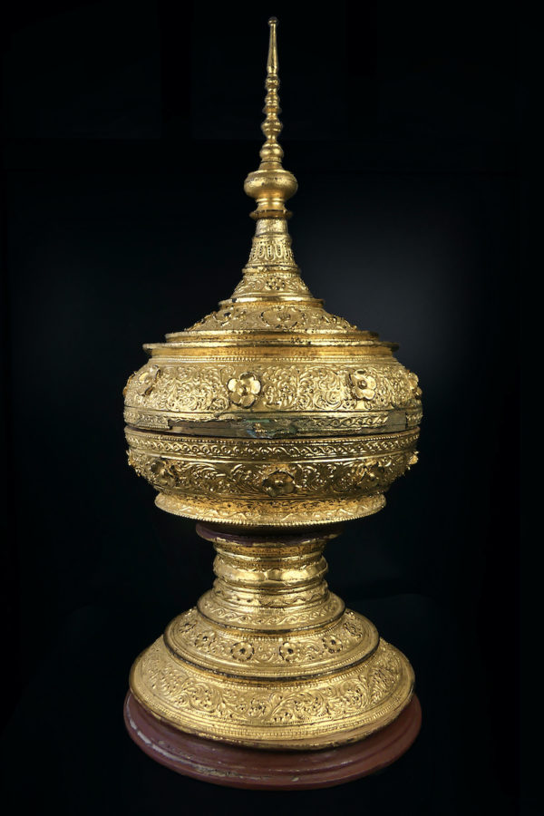 Grand offertoire birman Hsun-ok en bambou au décor floral (face)