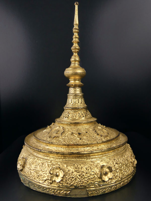 Grand offertoire birman Hsun-ok en bambou au décor floral (stupa)