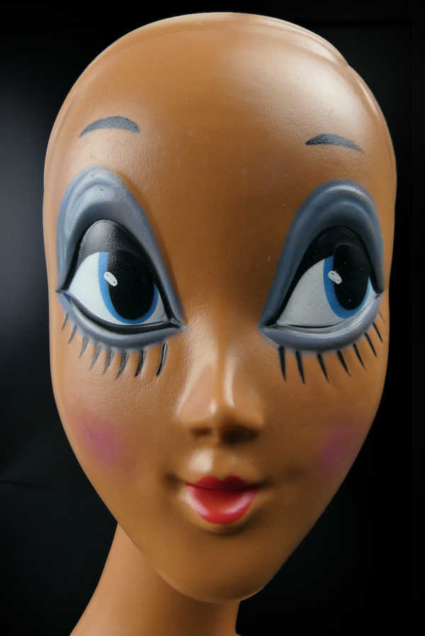 Tête à chapeau Twiggy en vinyle peint des années 70 Déco Pop (détail face)