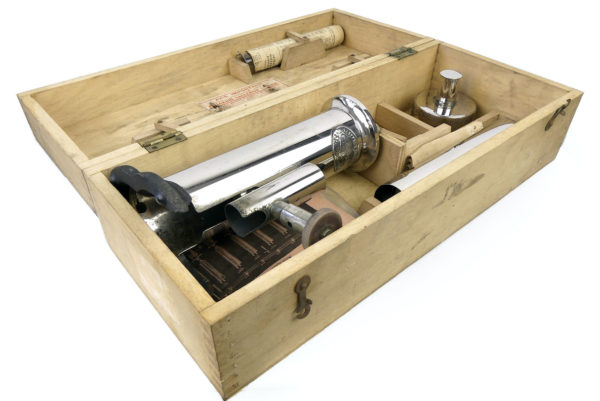 Ébulliomètre Dujardin Salleron ancien Paris Œnologie (3/4 ouvert)