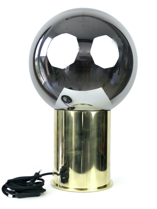 Grande lampe globe géant à LED design sur douille d'obus WW1 (face)