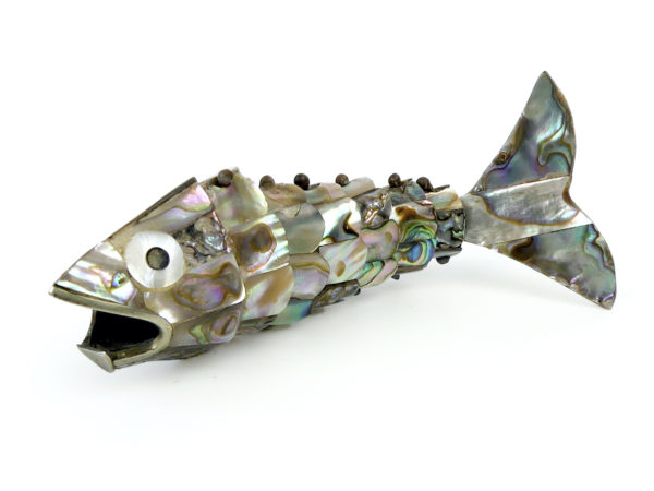 Décapsuleur poisson articulé en ormeau et perle d’eau douce (profil)