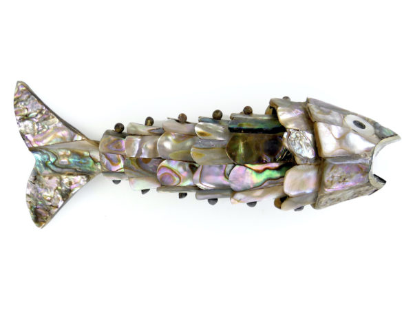 Décapsuleur poisson articulé en ormeau et perle d’eau douce (profil)