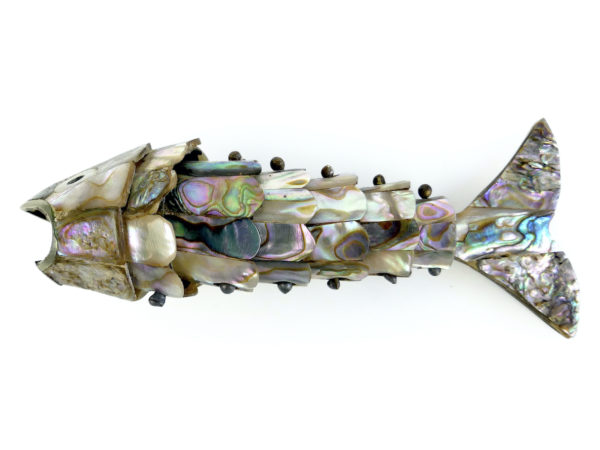 Décapsuleur poisson articulé en ormeau et perle d’eau douce (profil)