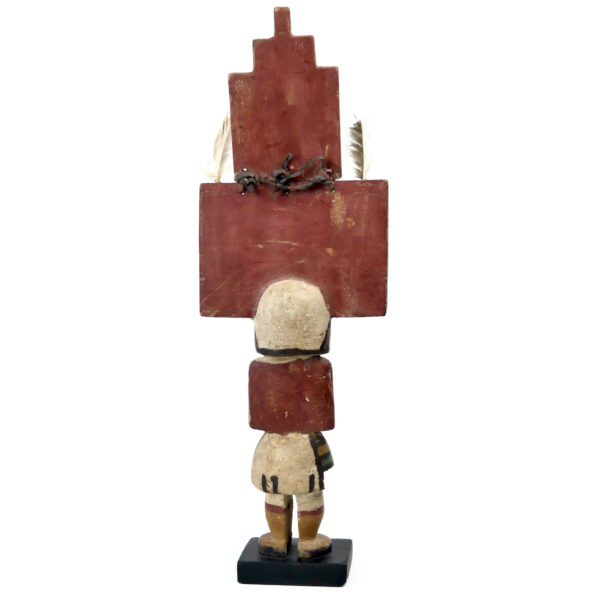 Poupée Kachina à Tabletta en bois léger polychrome sur socle (dos)