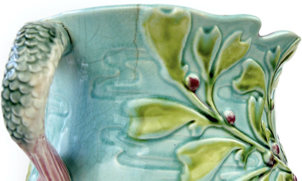 Cache-pot poissons en barbotine de la Faïencerie Onnaing 690 (détail)