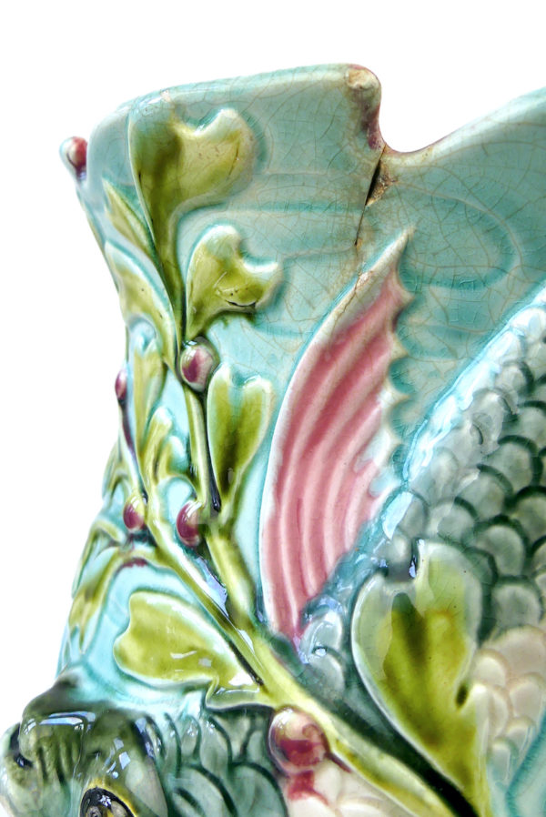 Cache-pot poissons en barbotine de la Faïencerie Onnaing 690 (détail)