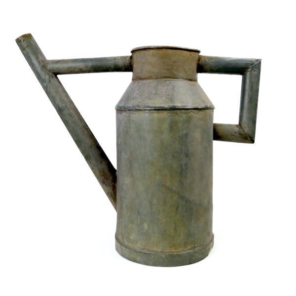 Arrosoir ancien décoratif rustique artisanal en zinc galvanisé (profil)