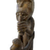 Grande statue de singes dayak en bois sculpté sur piédestal (détail)