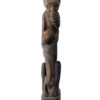 Grande statue de singes dayak en bois sculpté sur piédestal (face)