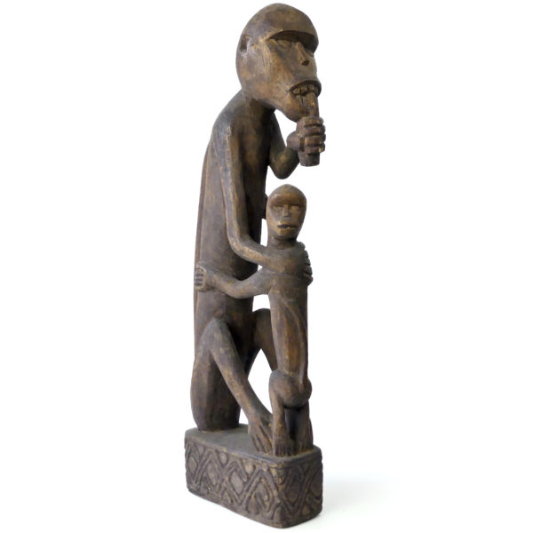 Grande statue de singes dayak en bois sculpté sur piédestal (3/4)