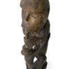 Grande statue de singes dayak en bois sculpté sur piédestal (dessus)