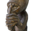 Grande statue de singes dayak en bois sculpté sur piédestal (détail)