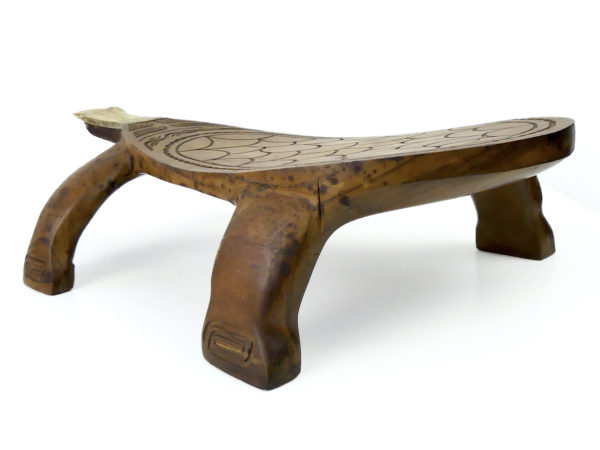 Petit tabouret tortue Honu râpe à noix de coco en bois de rose et os (3/4 dos)