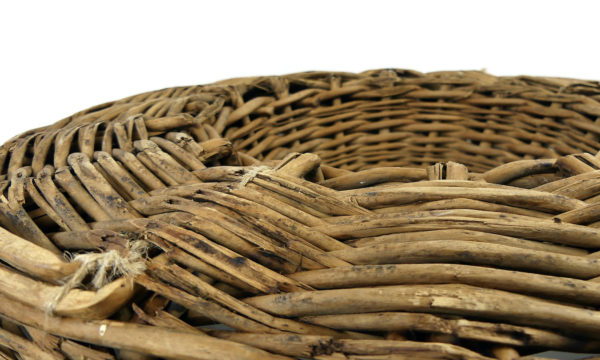 Grand banneton couronne ancien en osier pour la boulangerie (détail dessous)