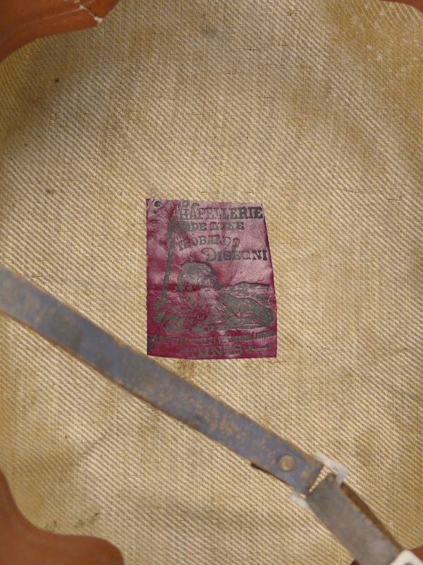 Casque colonial plat tunisien salacot léger sable et vert (détail dessous)