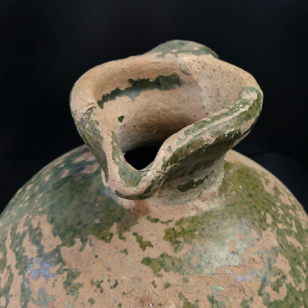 Cruche saintongeaise ancienne terre cuite à glaçure verte XIXe (détail)