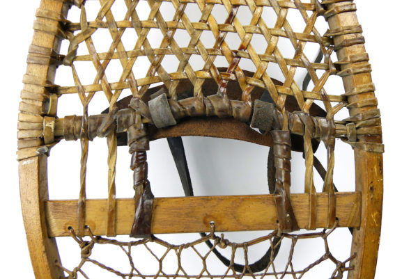 Grande paire de raquettes à neige ancienne en bois USA 1920 (détail)