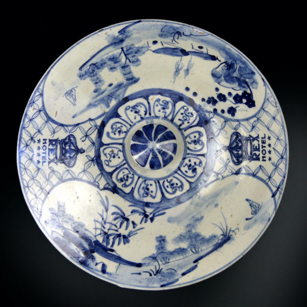 Soupière du Rex Hôtel de Saïgon et 5 cuillères en céramique Années 60 (dessus)