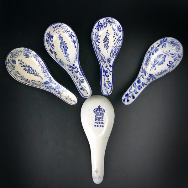 Soupière du Rex Hôtel de Saïgon et 5 cuillères en céramique Années 60 (cuillères)