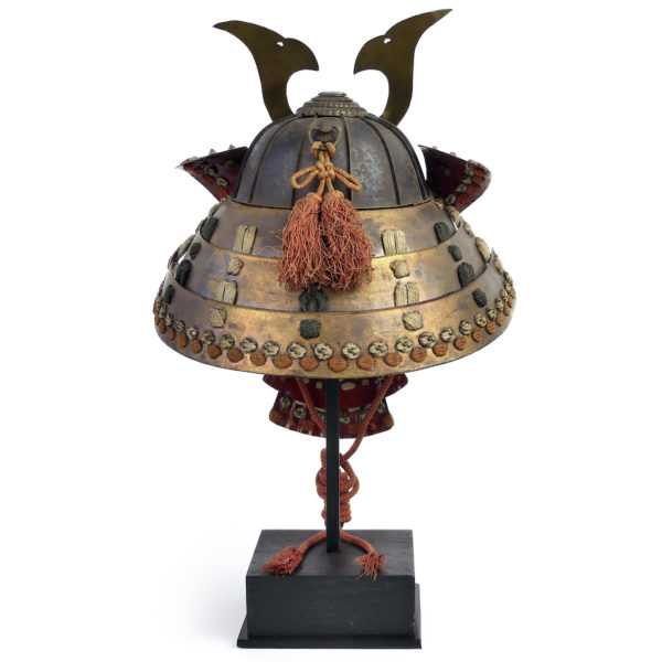 Petit kabuto Shichi-go-san et menpō de la fin Edo sur socle (dos)