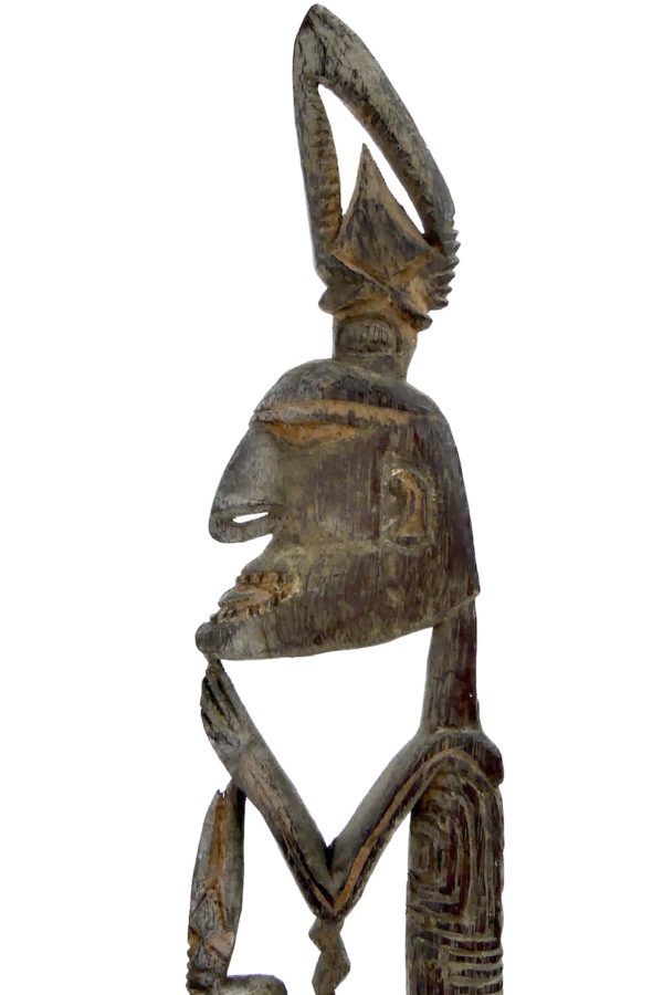 Fine sculpture Asmat Irian Jaya ancienne en bois léger sur socle (détail)