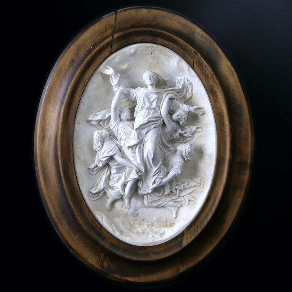 Bas-relief religieux assomption à encadrement ovale en bois fin XIXe (face)