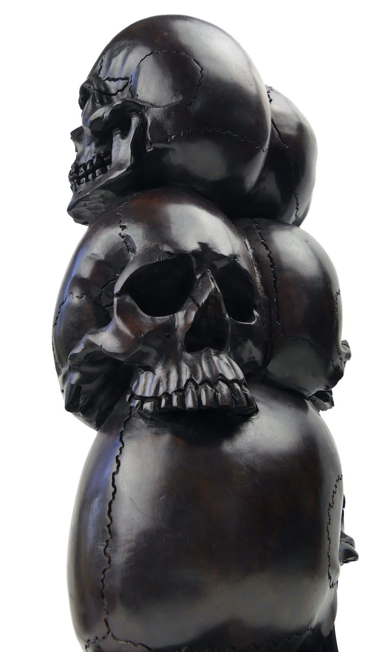 Fantômes Efayants De Nuit Avec Des Crânes Blancs Et Des Yeux