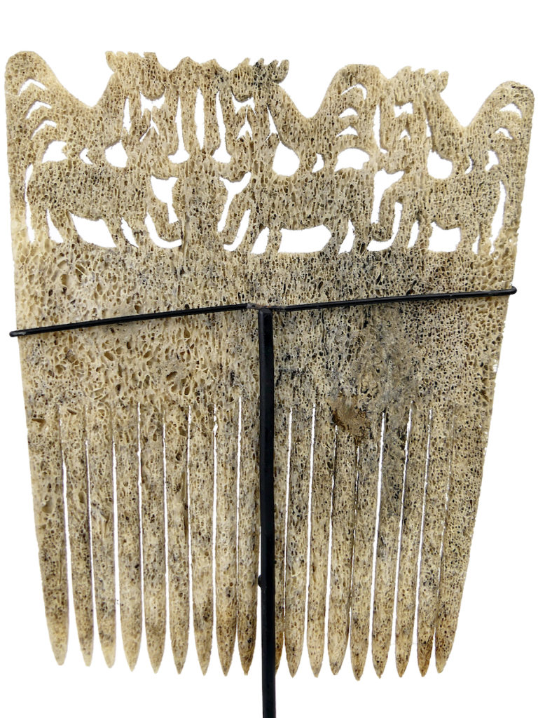 Peigne Ornemental En Os Sculpté Maori - Plumes, Nacre, 81stgeneration, Neuf Avec étiquettes