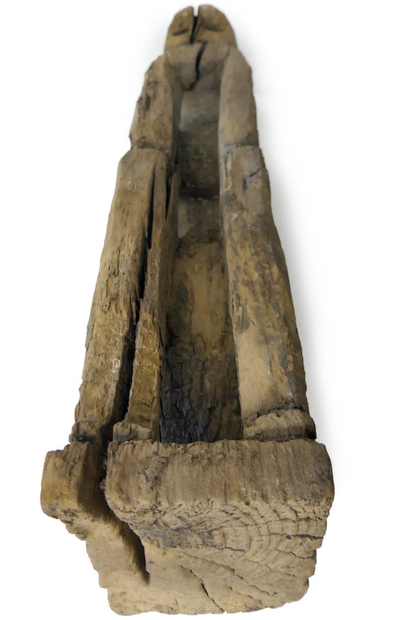 Statue de salutation Namaskara Mudra Putali népalais ancien en bois érodé – Image 13