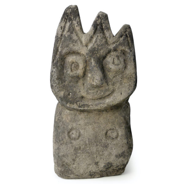Statuette anthropomorphe Sumba Katoda en pierre volcanique (face)